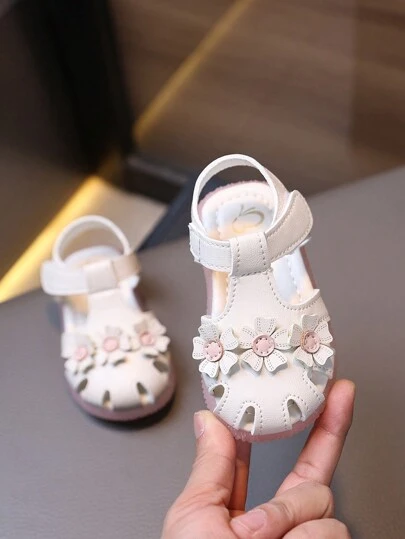 1 Pair Baby Girls Soft Sole Closed Toe Sandals, Floral Decor Comfortable Princess Style Toddler Summer Shoes With Hook-And-Loop Design