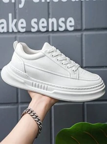 Heren zachte zool, zacht oppervlak, lichtgewicht en comfortabele casual sneakers, lente nieuwe mode, dikke zool antislip slijtvaste lage veterschoenen voor dagelijks woon-werkverkeer, eenvoudige stijl, comfortabele herenschoenen, jeugdcampusstijl, zwart-wit PU waterdichte oliebestendige heren schoenen met naadstiksels