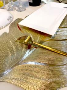 4pcs- 3D Touch Gold Leaf Shaped Place Mats, Tropical Leaves, Vinyl Tablemats Plastic Table Mats For Holiday Wedding Dining Table Decoration, Suitable For Table Centerpiece Wedding Gold Placemats Birthday New Year Tabletop Decoration - Golden Leaves - View 5