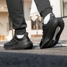 阿迪达斯男士新款 ULTRABOOST 缓震轻便透气舒适跑步鞋 HP6414 - 黑色 - 查看 5