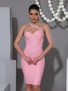 Đầm đen lệch vai đính đá, ôm sát, gợi cảm, thích hợp cho tiệc tùng. - Hồng - Xem 4