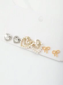 1 套时尚百搭的耳钉，日常佩戴和约会的最佳选择