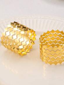 Wave Shaped Napkin Ring, Creative Geometric Mouth Cloth Scarf Buckle, Stainless Steel Hollow Napkin Ring -4cm/1.58in, Family Gatherings, Dinner Parties, Seasonal Gourmet Table Decorations, Valentine's Day And Holiday Parties -4 Gold And Silver -4cm