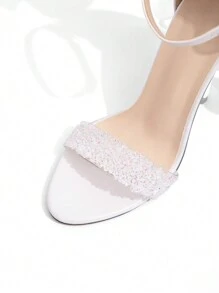 Sandali bianchi in pizzo con punta aperta e piattaforma alta da donna con decorazioni a fiocco, tacco alto e splendenti strass, eleganti per banchetti, feste, matrimoni