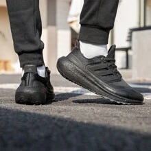 阿迪达斯男士新款 ULTRABOOST 缓震轻便透气舒适跑步鞋 HP6414 - 黑色 - 查看 4
