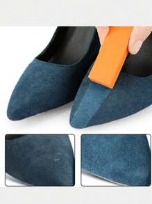 1个便携式橡胶鞋清洁器 - 无化学成分，多用途去污剂，适用于运动鞋和休闲鞋，白色和蓝色，鞋类配件 | 符合人体工程学设计 | 橡胶材质，鞋履护理必备，适用于运动鞋、绒面革，无需水干洗，磨砂橡胶材质，易于擦拭 - 彩色 - 查看 1