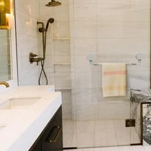 23.6英寸不锈钢浴室毛巾杆，带吸盘，可调节毛巾架，适用于淋浴房和浴缸，银色 - 彩色 - 查看 4