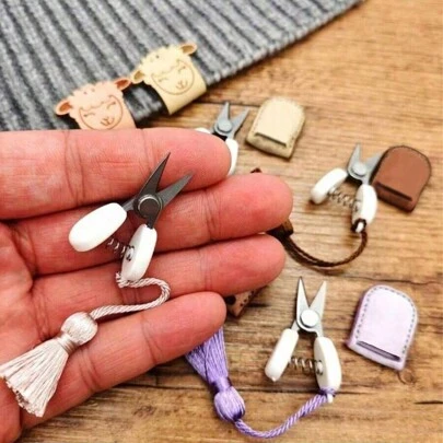 1 Set Handmade PVC Mini Scissors With Tassel, Metal Portable Craft Shears For Sewing, Knitting, Crochet Enthusiasts, Ideal Gift For DIY Crafting, Home & Travel Use, Ages 14+