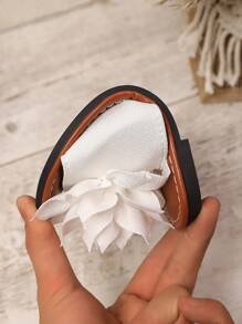 1 双大码幼儿女童平底拖鞋，带牡丹花装饰，圆头露趾防滑舒适时尚罗马风格凉鞋，适合 3-15 岁女童学生日常休闲聚会旅行度假户外穿着，春夏新品