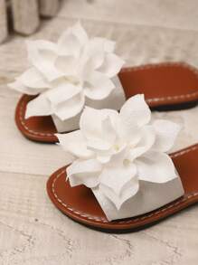 1 双大码幼儿女童平底拖鞋，带牡丹花装饰，圆头露趾防滑舒适时尚罗马风格凉鞋，适合 3-15 岁女童学生日常休闲聚会旅行度假户外穿着，春夏新品