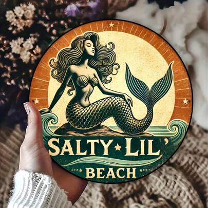 Placa de decoração de parede de sereia - gravura em folha de alumínio, placa redonda vintage Salty Lil' Beach, decoração de bar/café/casa com tema náutico, presente perfeito para entretenimento de amigos e familiares, alumínio, 7,87 x 7,87 polegadas - 1 peça