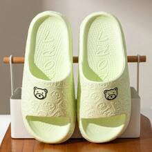 Zapatillas de Verano con Estampado de Oso Lindo para Mujeres y Hombres, Sandalias de Interior Suaves de Dibujos Animados, Zapatos de Baño Antideslizantes y Cómodos para Parejas - Blanco - Ver 9