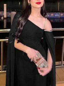 Gaun Pesta Formal Elegan dengan Hiasan Berlian Imitasi, Potongan Ekor Ikan, Leher Asimetris, dan Lengan Berbelahan, Gaun Tamu Pernikahan, Gaun Malam, Gaun Pesta - Hitam - View 6