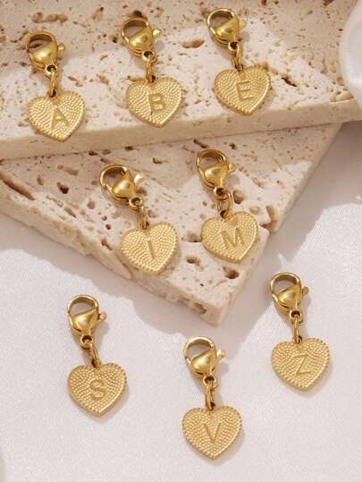 1 Stück Edelstahl Herz-förmiger Buchstaben Anhänger mit Karabinerverschluss, Herzform Buchstaben Charms für DIY Schmuckherstellung Zubehör