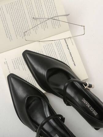 2025 春季新款尖头平底鞋优雅简约时尚百搭女鞋，低跟粗跟中跟，黑色平底芭蕾平底鞋