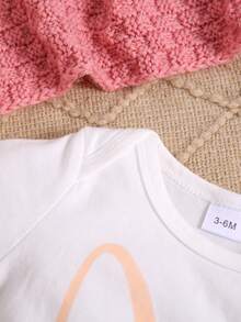 Conjunto de 3 piezas de Pascua para bebé niña, mono de manga corta con estampado de conejito, pantalones cortos de flores y diadema con lazo - Blanco - Ver 4