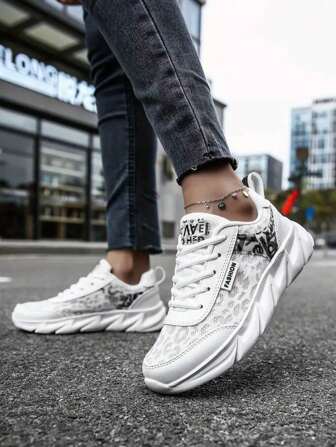 新款大码透气网眼休闲跑鞋、女士运动鞋、轻便休闲运动鞋、旅游鞋、女士慢跑鞋、新款网眼透气运动鞋、舒适步行鞋、舒适鞋子、学生跑鞋运动鞋、校鞋、白鞋、女士校园鞋、休闲运动鞋、跑步鞋、圆头系带白鞋、女士路跑鞋、路跑鞋、步行鞋（女士运动鞋）