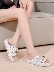 Damskie płaskie kapcie z nitami, modne niezbędne letnie sandały dla kobiet