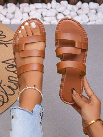 女士加大码纯色露趾平底凉鞋，舒适时尚休闲软底防滑沙滩拖鞋，适合春夏季