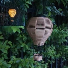 1 pieza Luz solar de camino con forma de globo de ratán tejido a mano - Accesorio de iluminación decorativa semi-empotrado de ahorro de energía eficiente con lámpara de suspensión de plástico, decoración de jardín con batería de níquel, pantalla de lámpara de ratán tejido a mano, adecuado para decoración del hogar, restaurante, cafetería, sala de té, con control de interruptor, panel solar, batería fotovoltaica desmontable, lámpara solar colgante a prueba de agua para jardín, terraza, decoración al aire libre para vacaciones, luz de ambiente para el jardín