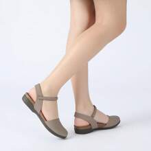 Athlefit Women's Gladiator Sandals Closed Toe Sandals Comfort Cork Footbed Arch Support Flat Sandals - Taupe - 查看 6