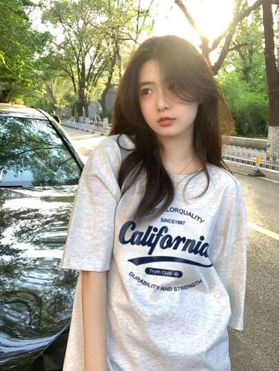 女士休闲宽松字母印花短袖 T 恤，浅灰色，夏季