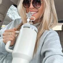 4 件可爱防尘罩草莓星形吊坠吸管盖/顶盖，兼容斯坦利杯盖 40 盎司、30 盎司、桶盖吸管盖、情侣爱心防尘塞五角星，适合作为送给朋友和家人的小礼物，返校用品