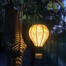 1 pieza Luz solar de camino con forma de globo de ratán tejido a mano - Accesorio de iluminación decorativa semi-empotrado de ahorro de energía eficiente con lámpara de suspensión de plástico, decoración de jardín con batería de níquel, pantalla de lámpara de ratán tejido a mano, adecuado para decoración del hogar, restaurante, cafetería, sala de té, con control de interruptor, panel solar, batería fotovoltaica desmontable, lámpara solar colgante a prueba de agua para jardín, terraza, decoración al aire libre para vacaciones, luz de ambiente para el jardín