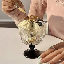 Un porte-gobelet à dessert en cristal rétro de luxe léger, un contenant de vaisselle de maison multi-couleur pour glace haut de gamme, une vaisselle à dessert de restaurant hautement attrayante pour café, un verre à boisson pour le rassemblement familial et l'après-midi du thé, un ensemble de vaisselle européen sculpté comme cadeau