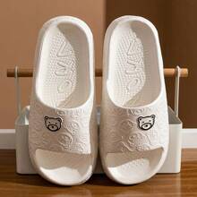 Zapatillas de Verano con Estampado de Oso Lindo para Mujeres y Hombres, Sandalias de Interior Suaves de Dibujos Animados, Zapatos de Baño Antideslizantes y Cómodos para Parejas - Blanco - Ver 12