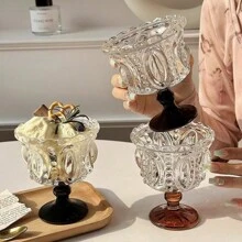 Un porte-gobelet à dessert en cristal rétro de luxe léger, un contenant de vaisselle de maison multi-couleur pour glace haut de gamme, une vaisselle à dessert de restaurant hautement attrayante pour café, un verre à boisson pour le rassemblement familial et l'après-midi du thé, un ensemble de vaisselle européen sculpté comme cadeau