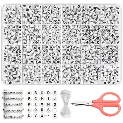 Juego de 1200 piezas de cuentas acrílicas del alfabeto en blanco y negro - Letras de la A a la Z y 24 cuentas en forma de corazón negro, para hacer manualidades de pulseras y collares