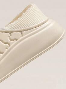 Zapatillas de estar por casa ligeras y cálidas de peluche antideslizantes con decoración de oso de moda