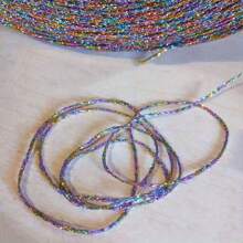 1 Rolle, 50g bunte einzigartige Gold Silber Garn Knäul Häkel Faden mit Glitzer zum Handweben, perfekt für DIY Strick- und Häkelprojekte - ideal zum Erstellen von Pullover, Mützen, Taschen und Puppen