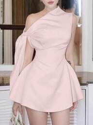 ชุดสีพื้นผู้หญิงแขนกุดประณีตมีเชือกผูก ขนาดสั้นสีอ่อน ขั้นพื้นฐาน