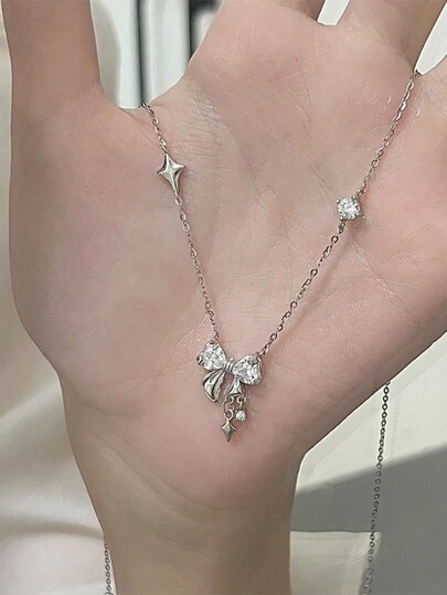 1 pièce Collier à pendentif à la mode en alliage de zinc avec strass à nœud pour femme pour décoration quotidienne