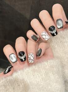 10片哥特风美甲贴纸：手工制作的短方形美甲贴纸，适合温柔的女士。贴纸表面饰有猫眼项链图案，并点缀着水钻和仿珍珠。简约独特，适合日常佩戴和派对场合。佩戴舒适，独一无二。强烈推荐！美甲贴纸，美甲用品，美甲护理必备！ - 彩色 - 查看 3