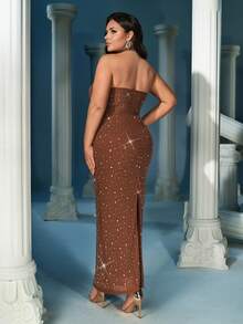 QOQ Elegantes Abendkleid in Große Größen mit Stehkragen, Reißverschluss, schlanker Passform, funkelnden Strass-Verzierungen