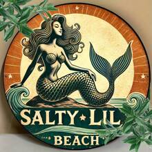 Cartel decorativo de pared con diseño de sirena - Grabado en hoja de aluminio, placa redonda vintage "Salty Lil' Beach", decoración temática náutica para bar/cafetería/hogar, regalo perfecto para entretenimiento de amigos y familiares, aluminio, 7.87x7.87 pulgadas - 1 pieza
