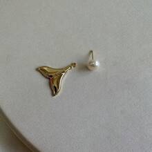 BRINCO CALDA DE SEREIA COM PÉROLA BANHADO A OURO 18K