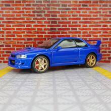 YCMODEL Une voiture modèle en alliage. La carrosserie du modèle de voiture est en alliage de zinc, et les portes des deux côtés peuvent s'ouvrir. Le capot avant et le hayon arrière peuvent également s'ouvrir. Le modèle de voiture a des fonctions de son et d'éclairage simulés, des détails riches, une finition soignée et une bonne qualité. Il convient à la collection et en tant que cadeau d'anniversaire pour les amis.