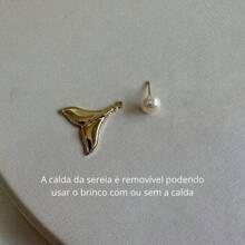 BRINCO CALDA DE SEREIA COM PÉROLA BANHADO A OURO 18K
