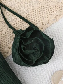 带花朵背包的年轻女孩盖袖连体衣，春夏季舒适时尚