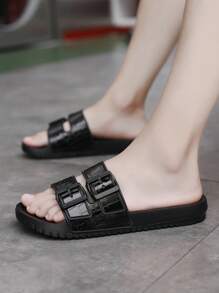 Chanclas de verano de talla grande 39-47 para hombre: Zapatos casuales cómodos y ligeros para hombre con suela antideslizante, resistentes al desgaste y transpirables. Sandalias para uso diario y exterior con diseño asimétrico. - Negro - Ver 7