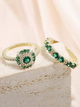 rakol 2 件奢华闪亮金和绿铜方晶锆石圆形戒指套装，适合日常派对佩戴，女士礼物