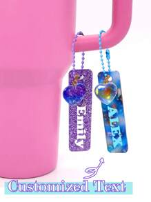 1 pieza Colgante de taza de acrílico con brillo con nombre personalizado, colgante de decoración de taza, colgante de decoración de taza de agua, colgante de mochila, etiqueta de nombre de taza, producto personalizado, nombre de logotipo, regalo lindo, decoración, regalo significativo, regalo conmemorativo, texto personalizado, regalo especial, decoración navideña, cocina, regalo de amor romántico para novio y novia, regalo para padre/madre, regalo para pareja/mejor amigo, regalo sorpresa, accesorio hermoso, regalo romántico, artículos esenciales para la boda