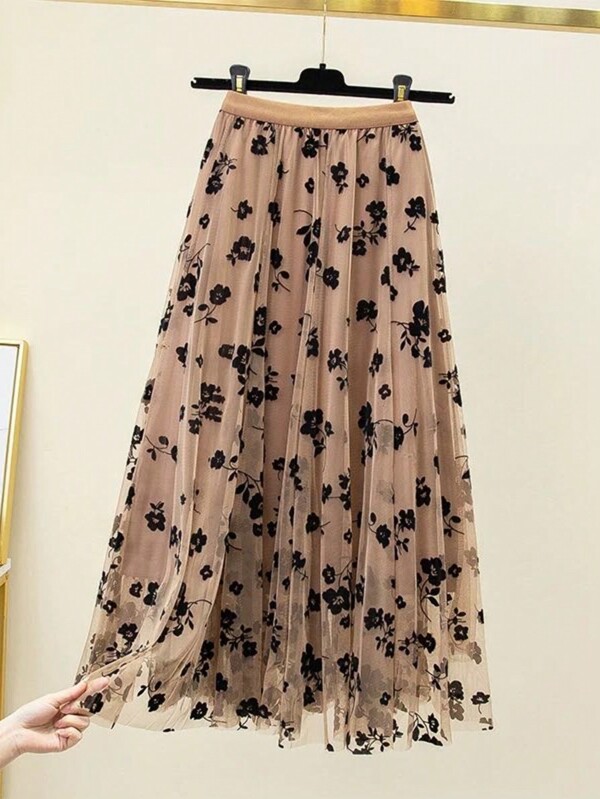 Saia de malha com flores bordadas (tamanhos P/M/G/GG disponíveis)