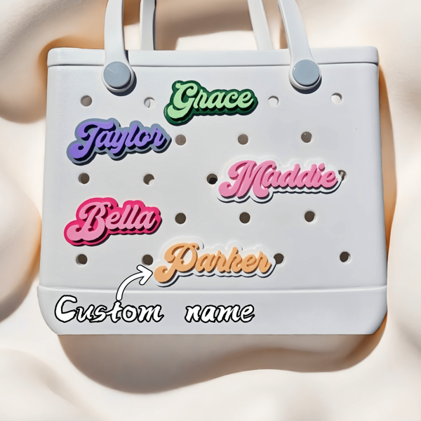 1 PC Customizable Retro Style Name Plate Bag Charm,Personalized Bag Charm, Name Tag, Bag Charm, Bag Tag,School Supplies,Back To School,For Office,For School,For Classroom,For Teacher Gifts,For University,For Colleague,For Dorm Rooms,For Teacher,For Boys And Girls,For Teenagers,Junior High School Students,Middle School Students,High School Senior High School Students,College Students,University Students,Freshman,Sophomore,Underclassmen