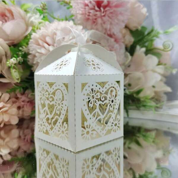 25 Piezas de Cajas de Caramelos con Forma de Corazón Blanco con Cintas - Envases Perfectos para Bodas, Cumpleaños, Bautizos, Decoración de Fiestas de Matrimonio, Útiles Escolares, Regreso a Clases.