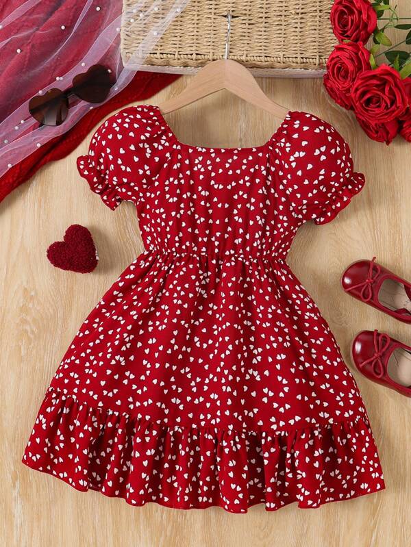 Vestido de niña con escote cuadrado y mangas abullonadas con estampado de corazón